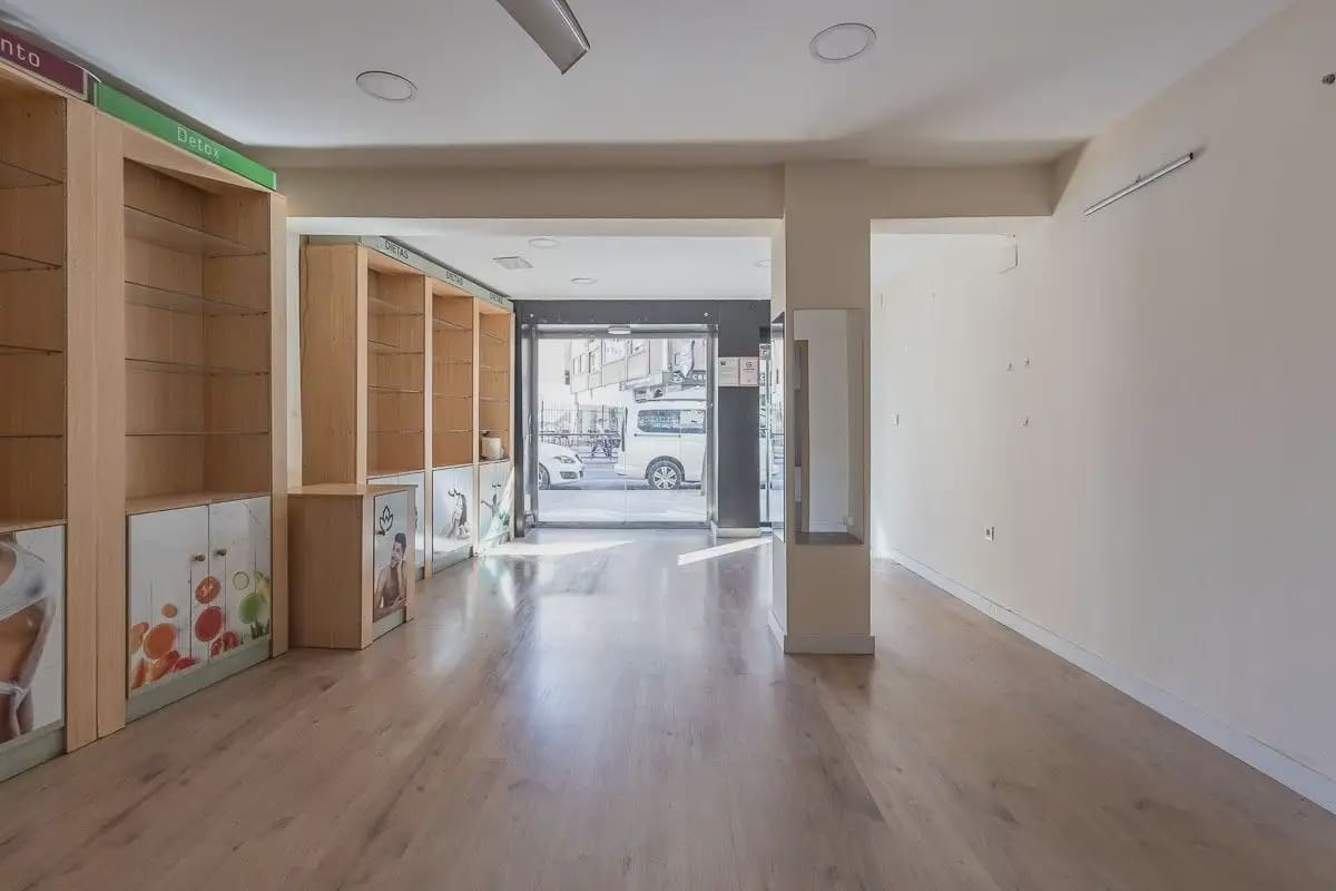 Local Comercial en Granada ciudad en venta - 165.000 € (Ref: 9837615)