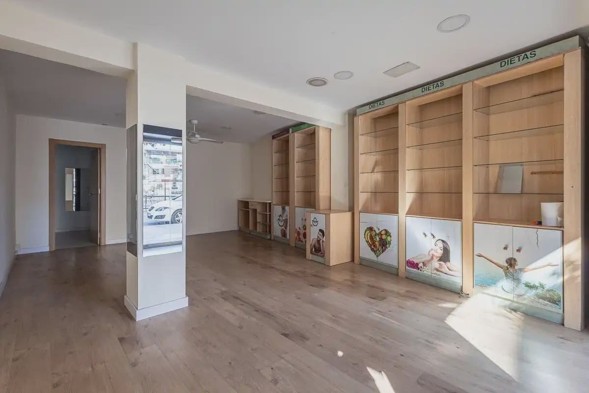 Local Comercial en Granada ciudad en venta - 165.000 € (Ref: 9837615)