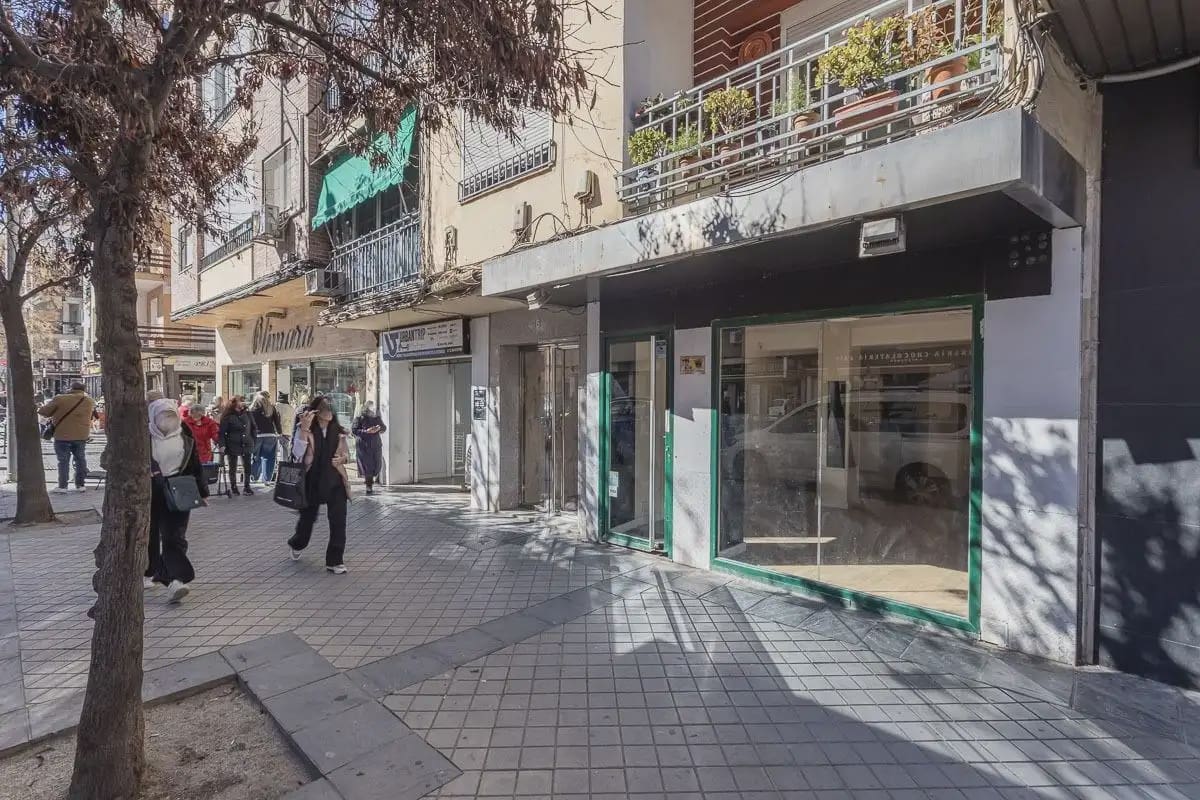 Local Comercial en Granada ciudad en venta - 165.000 € (Ref: 9837615)