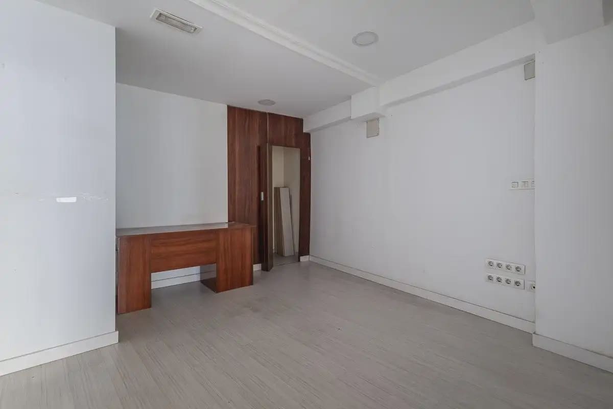 Local Comercial en Granada ciudad en venta - 165.000 € (Ref: 9837615)