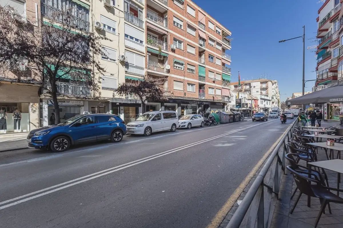 Local Comercial en Granada ciudad en venta - 165.000 € (Ref: 9837615)