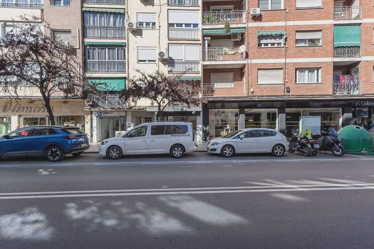 Local Comercial en Granada ciudad en venta - 165.000 € (Ref: 9837615)