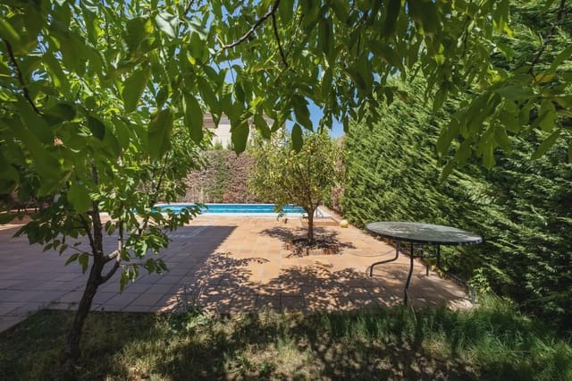 Moradia Geminada para venda em Vegas del Genil com piscina garagem - 350 000 € (Ref: 9837617)
