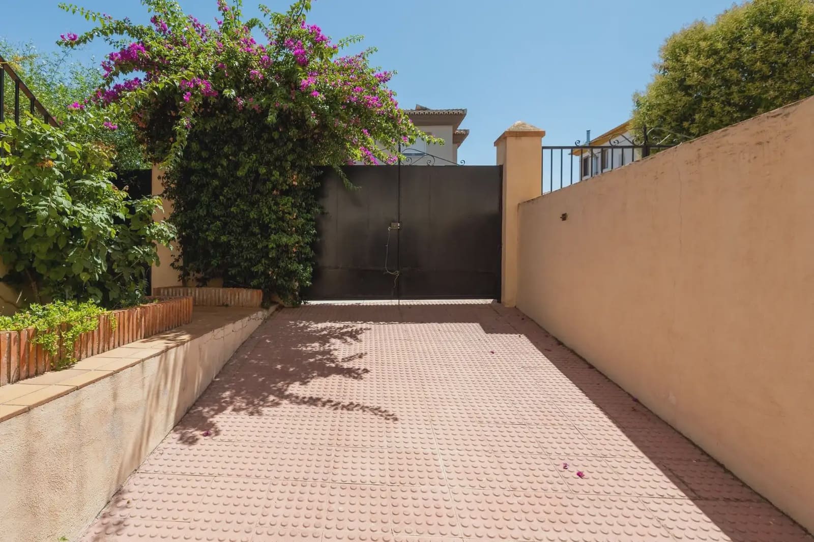Semi-detached Villa for sale in Vegas del Genil with pool garage - € 350,000 (Ref: 9837617)