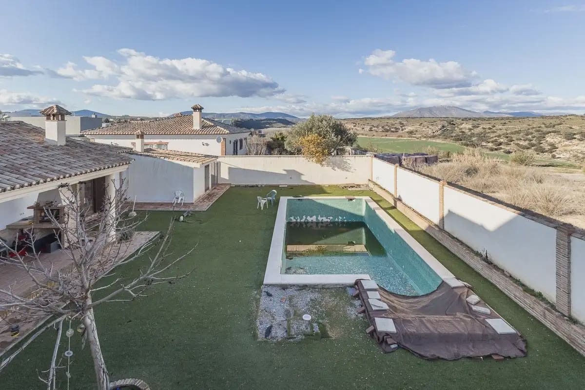 Villa til salg i Atarfe med swimmingpool garage - € 345.000 (Ref: 9837618)