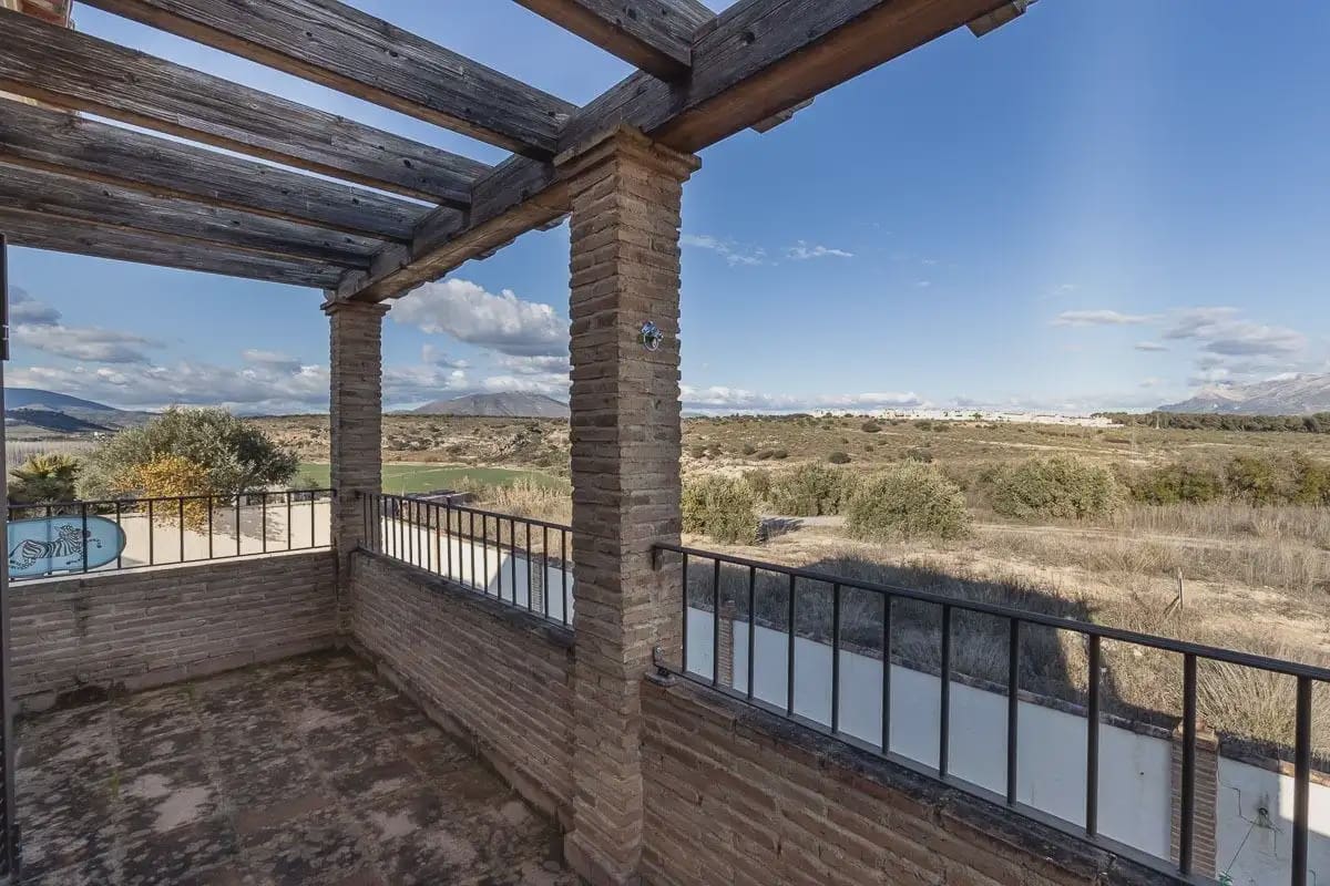 Villa til salg i Atarfe med swimmingpool garage - € 345.000 (Ref: 9837618)