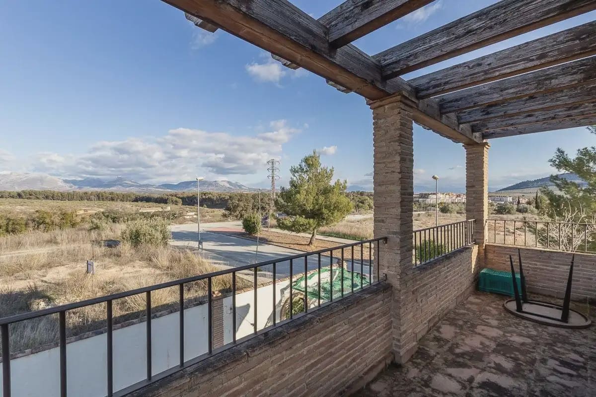 Villa til salg i Atarfe med swimmingpool garage - € 345.000 (Ref: 9837618)
