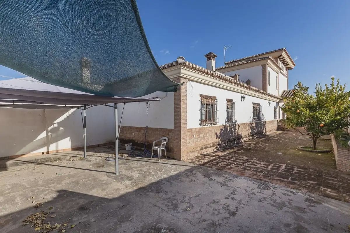 Villa til salg i Atarfe med swimmingpool garage - € 345.000 (Ref: 9837618)