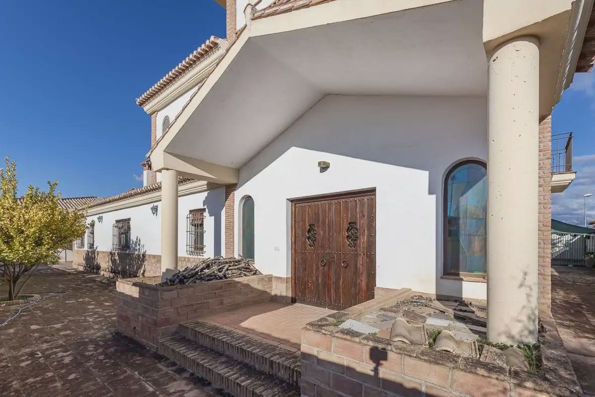 Villa til salg i Atarfe med swimmingpool garage - € 345.000 (Ref: 9837618)