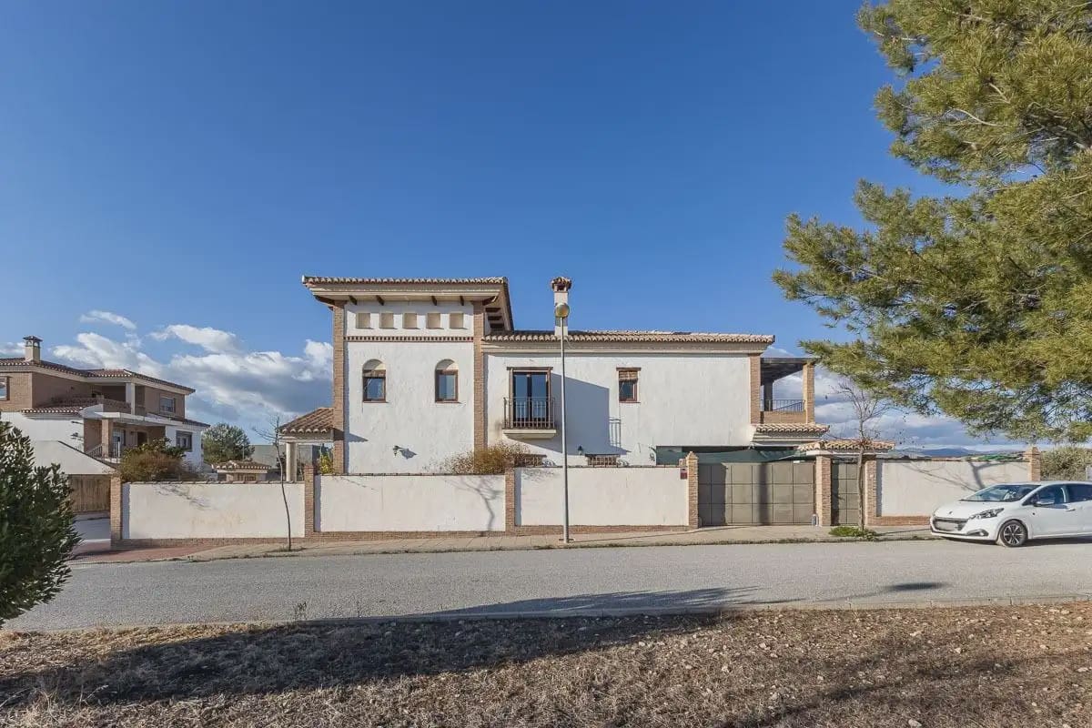 Villa til salg i Atarfe med swimmingpool garage - € 345.000 (Ref: 9837618)