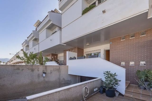 Omakotitalo myytävänä paikassa Churriana de la Vega mukana 
autotalli - 345 000 € (Ref: 9837619)