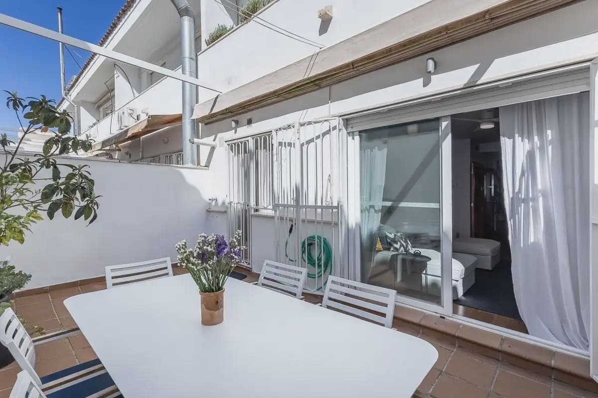 Omakotitalo myytävänä paikassa Churriana de la Vega mukana 
autotalli - 345 000 € (Ref: 9837619)