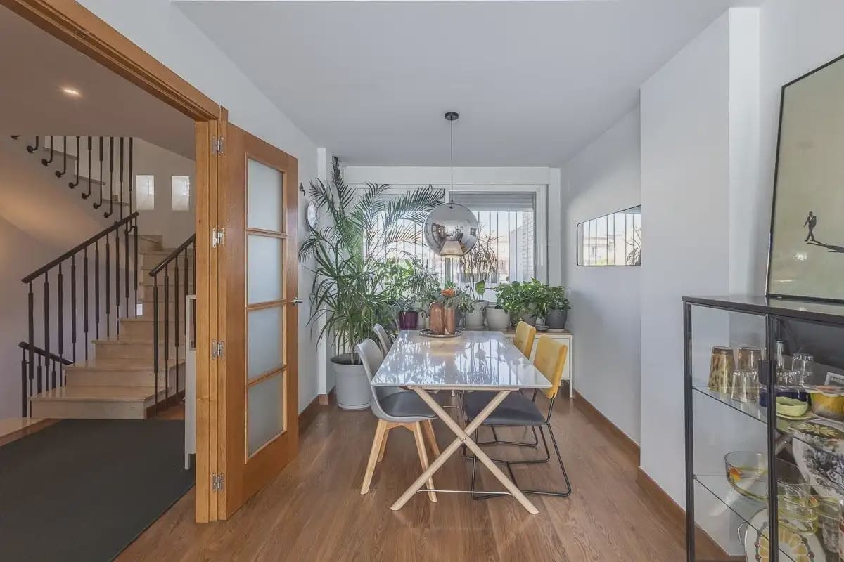 Omakotitalo myytävänä paikassa Churriana de la Vega mukana 
autotalli - 345 000 € (Ref: 9837619)