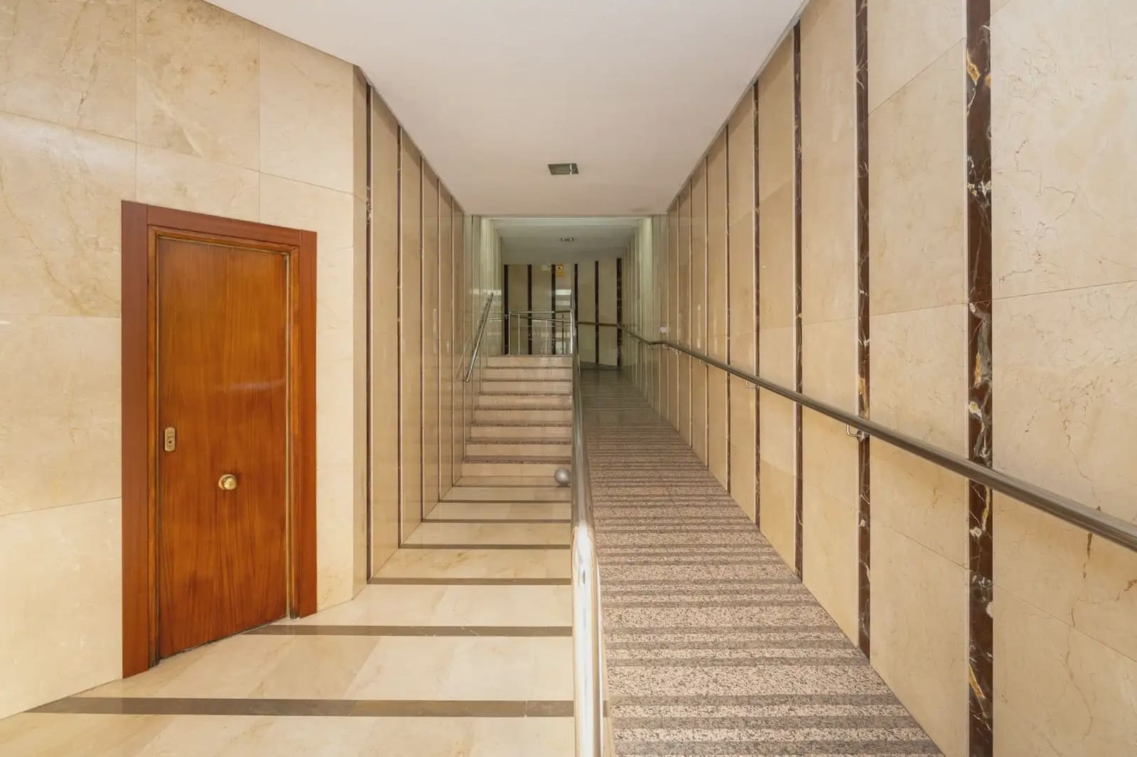 Lejlighed til salg i Granada by - € 245.000 (Ref: 9837620)