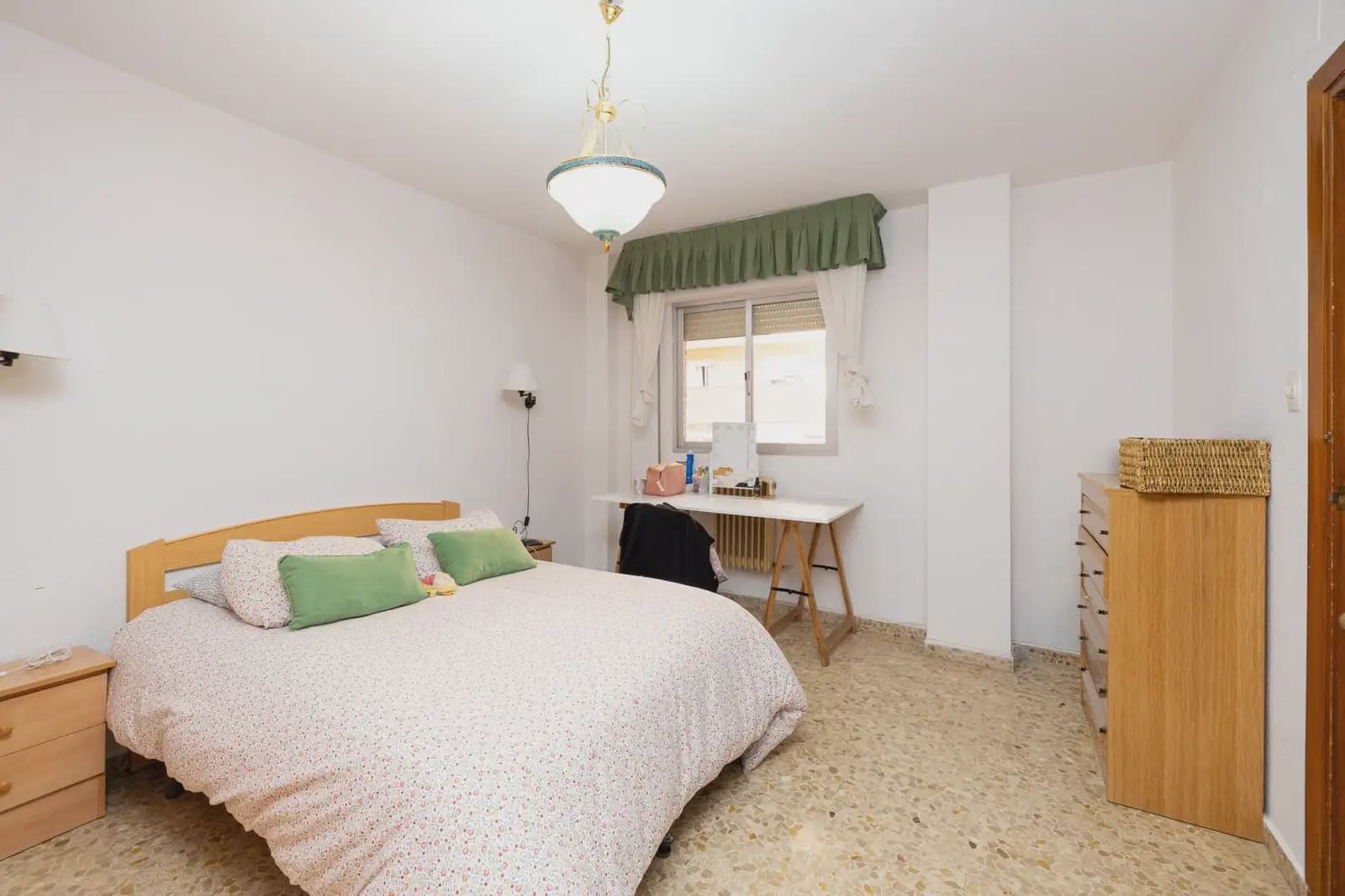 Lejlighed til salg i Granada by - € 245.000 (Ref: 9837620)