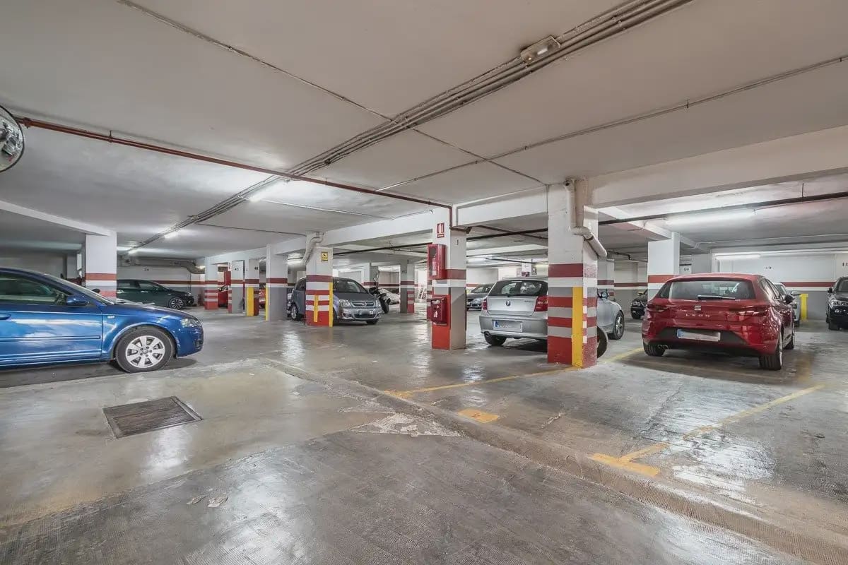 Garage for sale in Granada city - € 620,000 (Ref: 9837622)