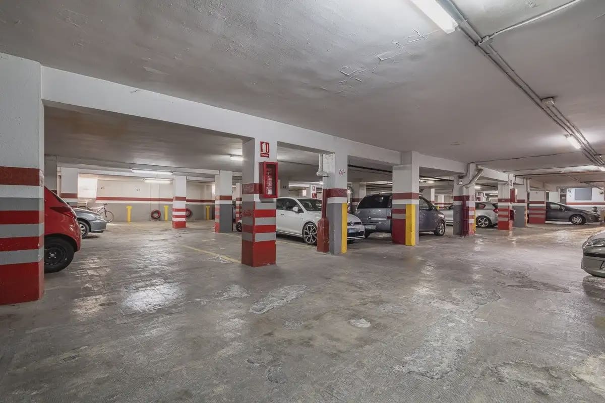 Garage for sale in Granada city - € 620,000 (Ref: 9837622)