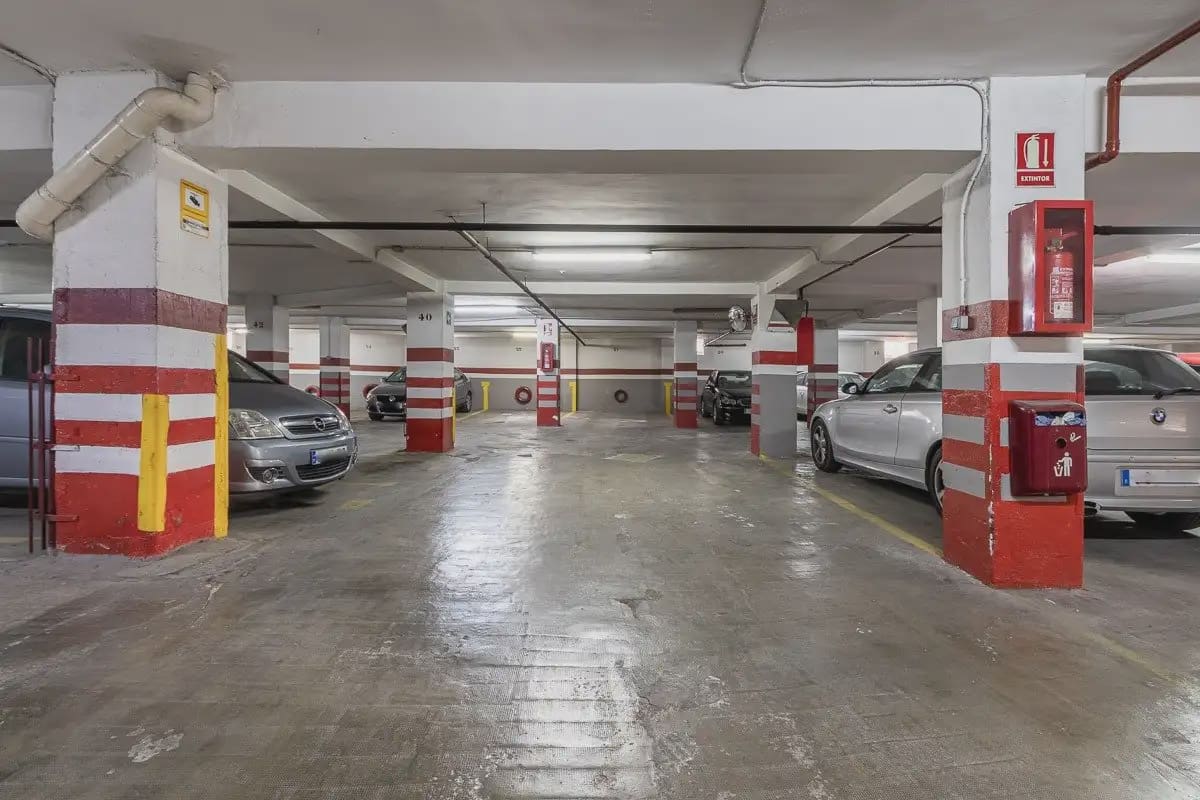 Garage for sale in Granada city - € 620,000 (Ref: 9837622)