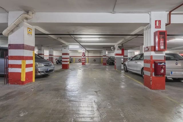 Garage for sale in Camino de Ronda - Rosaleda, Granada city - € 620,000 (Ref: 9837622)
