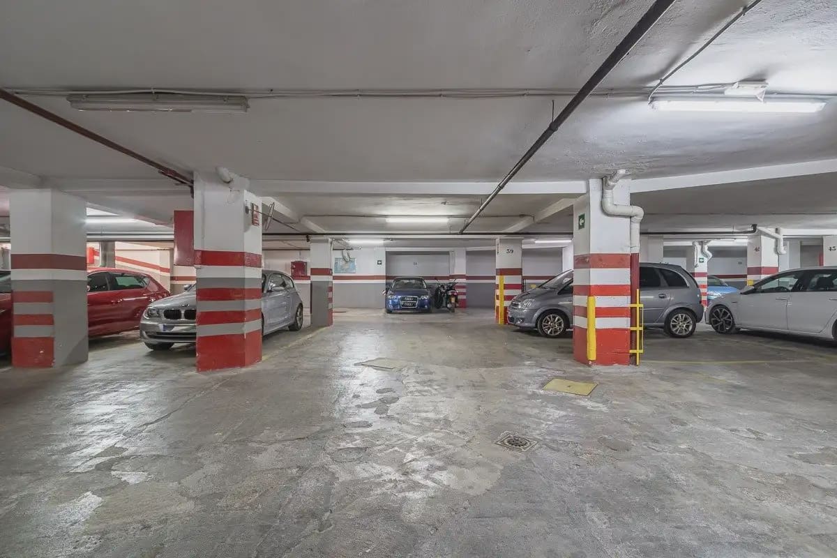 Garage for sale in Granada city - € 620,000 (Ref: 9837622)