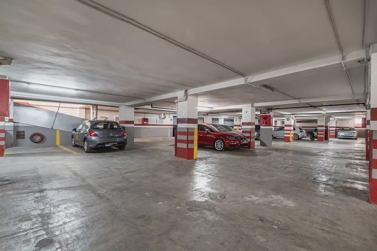 Garage for sale in Granada city - € 620,000 (Ref: 9837622)