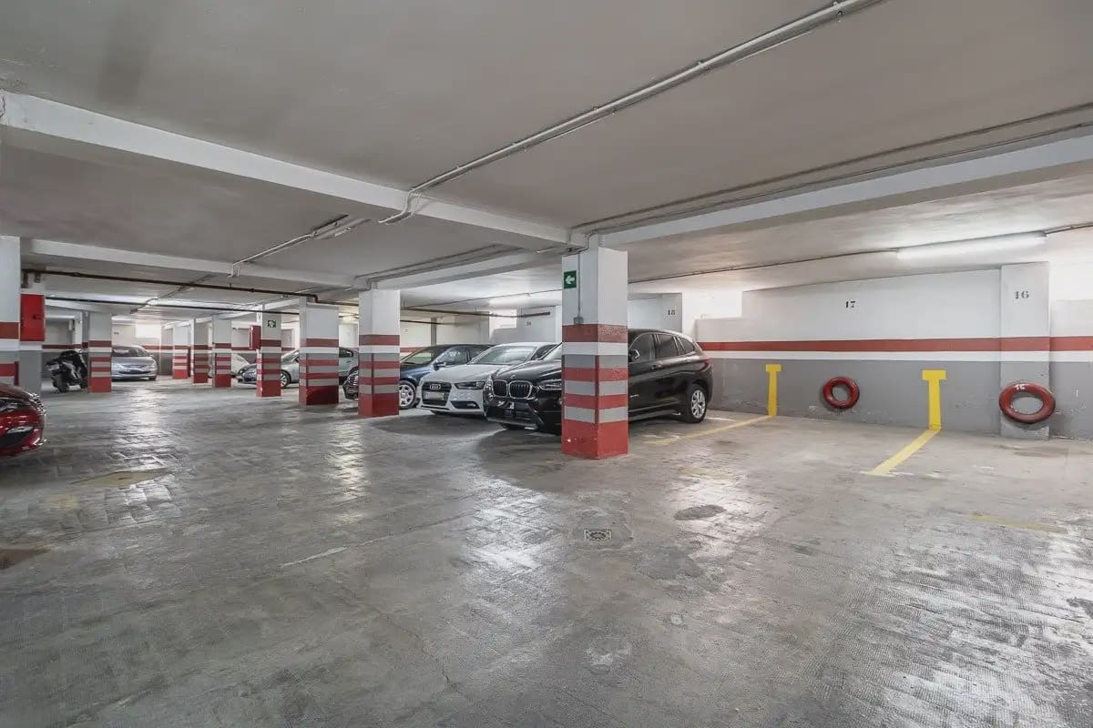 Garage for sale in Granada city - € 620,000 (Ref: 9837622)