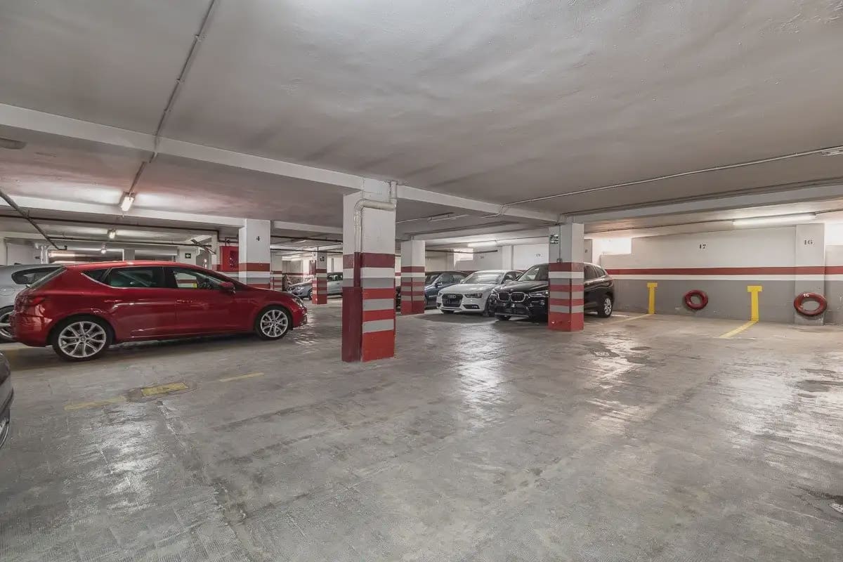 Garage for sale in Granada city - € 620,000 (Ref: 9837622)