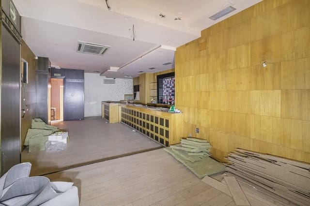 Erhverv til salg i Pajaritos - Plaza de Toros, Granada by - € 220.000 (Ref: 9837625)