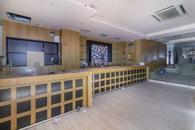 Erhverv til salg i Pajaritos - Plaza de Toros, Granada by - € 220.000 (Ref: 9837625)