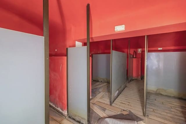 Erhverv til salg i Pajaritos - Plaza de Toros, Granada by - € 220.000 (Ref: 9837625)