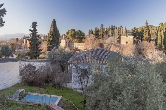 Villa for sale in Pedanias de Granada, Granada city - € 700,000 (Ref: 9837626)
