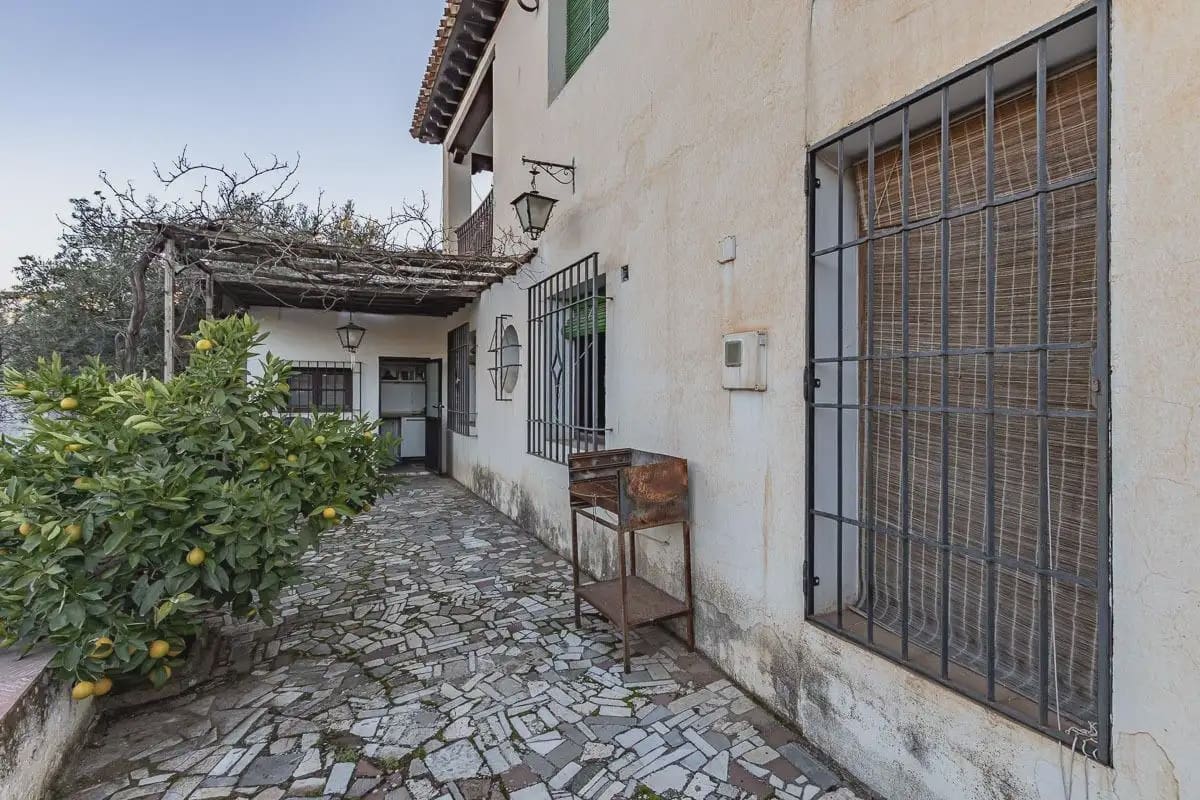 Villa for sale in Granada city - € 700,000 (Ref: 9837626)