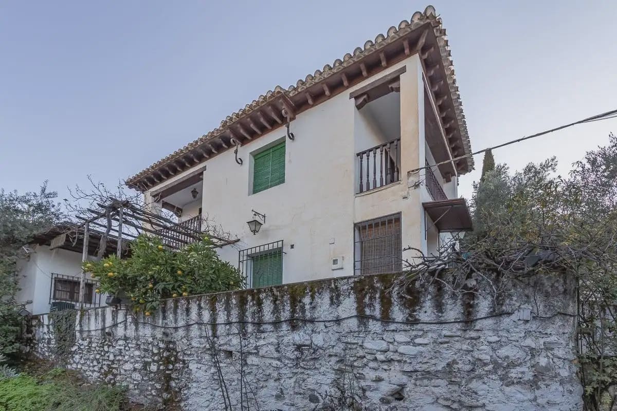 Villa for sale in Granada city - € 700,000 (Ref: 9837626)