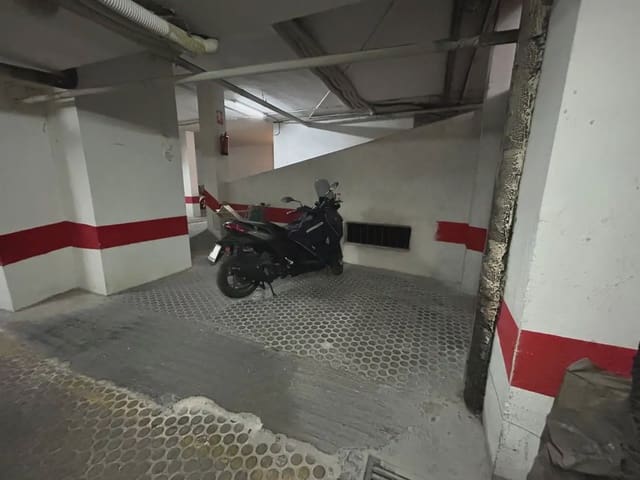 Garage for sale in Pajaritos - Plaza de Toros, Granada city - € 14,000 (Ref: 9837628)
