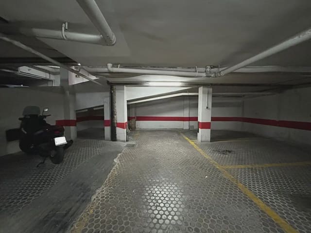 Garage for sale in Pajaritos - Plaza de Toros, Granada city - € 14,000 (Ref: 9837628)