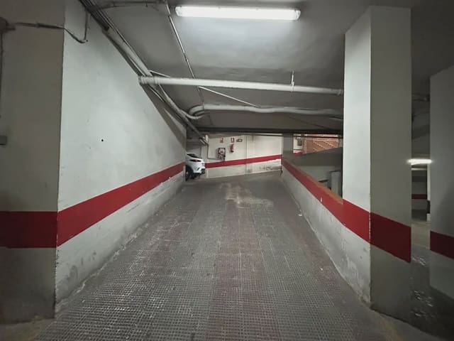 Garage for sale in Pajaritos - Plaza de Toros, Granada city - € 14,000 (Ref: 9837628)
