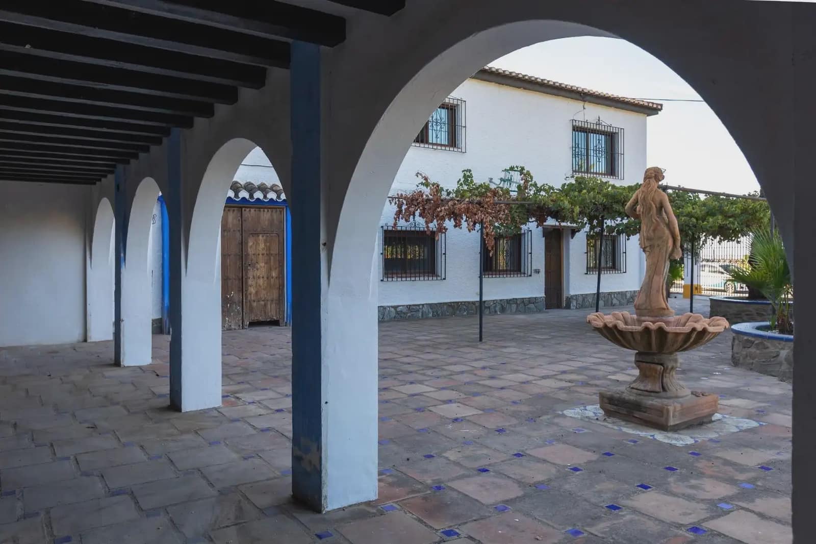 Villa for sale in Almunecar with pool garage - € 1,250,000 (Ref: 9837629)