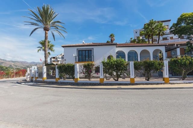 Villa te koop in Almuñécar met zwembad garage - € 1.250.000 (Ref: 9837629)