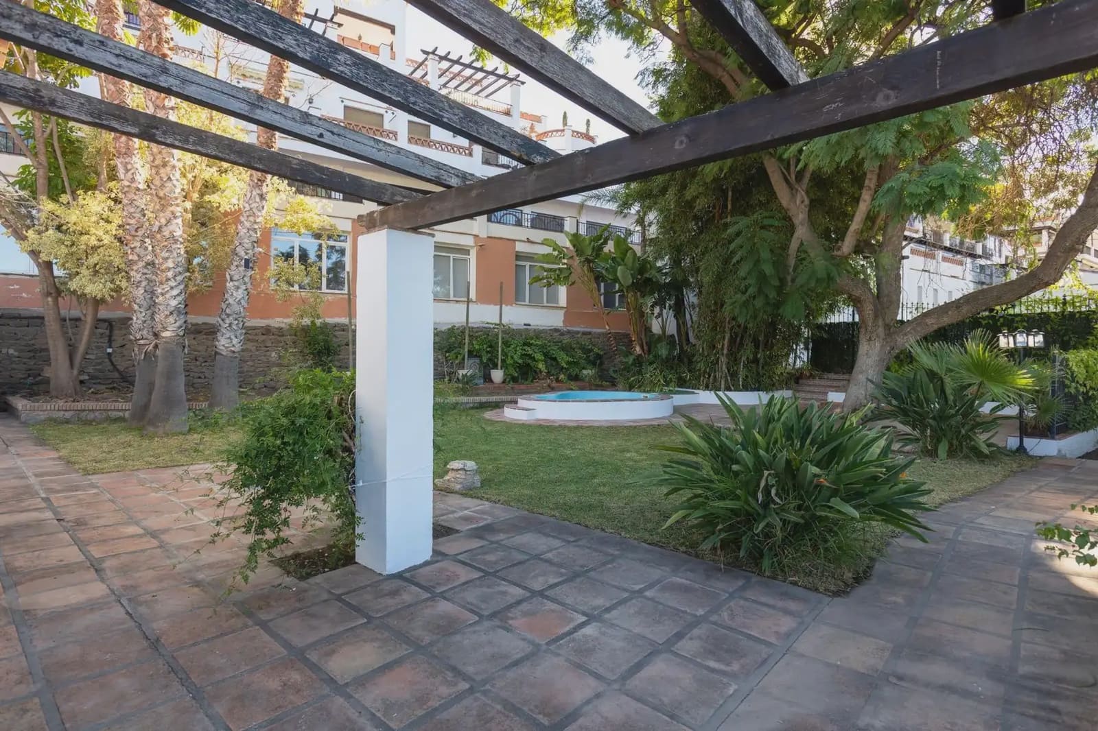 Villa for sale in Almunecar with pool garage - € 1,250,000 (Ref: 9837629)