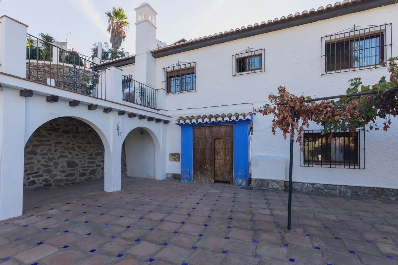 Villa for sale in Almunecar with pool garage - € 1,250,000 (Ref: 9837629)