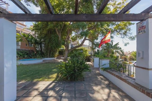 Villa te koop in Almuñécar met zwembad garage - € 1.250.000 (Ref: 9837629)