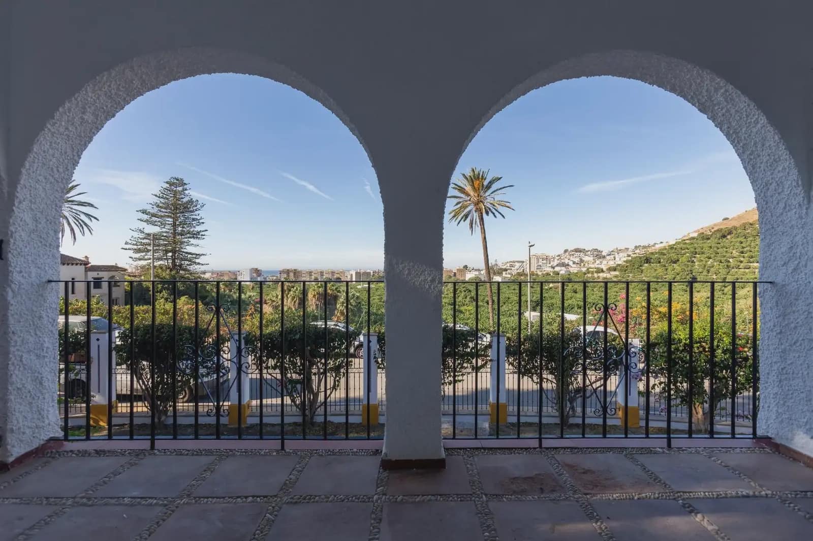 Villa for sale in Almunecar with pool garage - € 1,250,000 (Ref: 9837629)