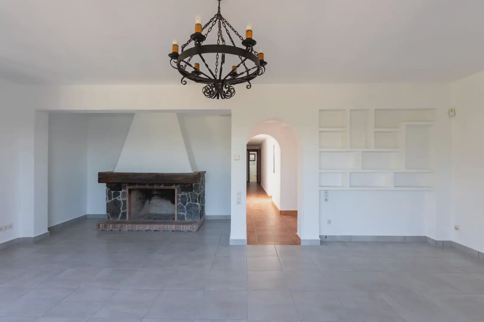 Villa for sale in Almunecar with pool garage - € 1,250,000 (Ref: 9837629)