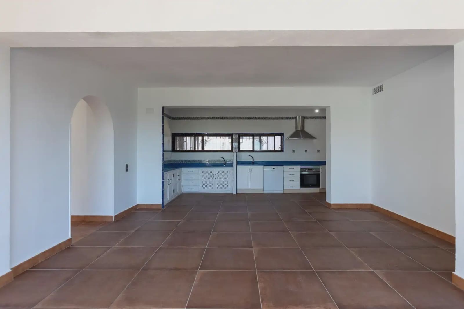 Villa for sale in Almunecar with pool garage - € 1,250,000 (Ref: 9837629)