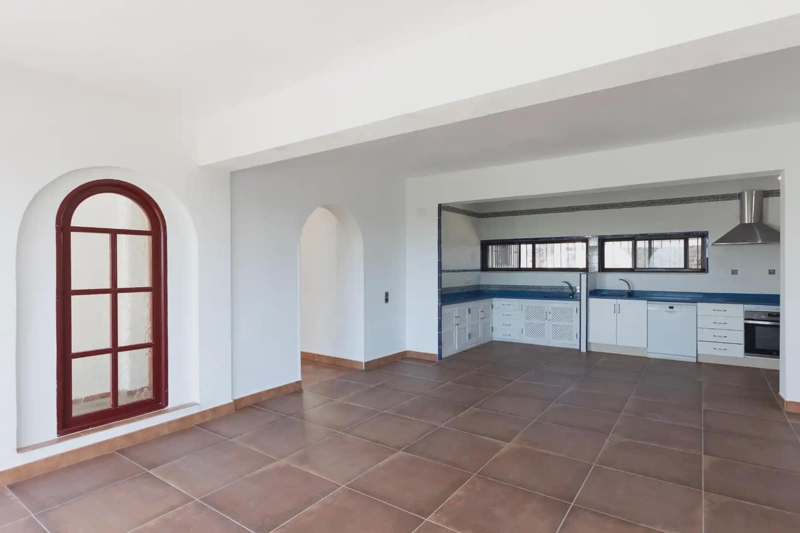 Villa for sale in Almunecar with pool garage - € 1,250,000 (Ref: 9837629)