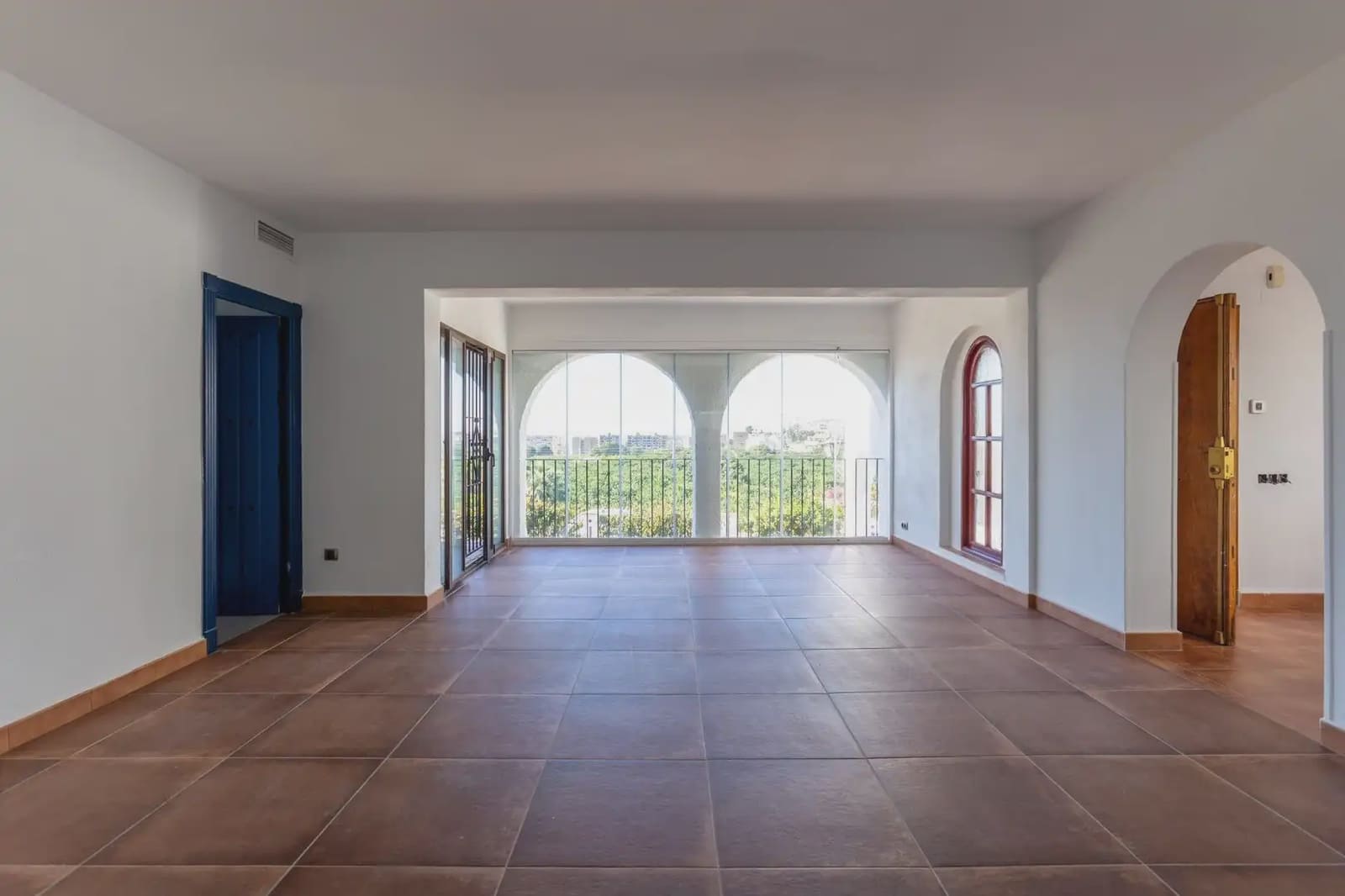 Villa for sale in Almunecar with pool garage - € 1,250,000 (Ref: 9837629)