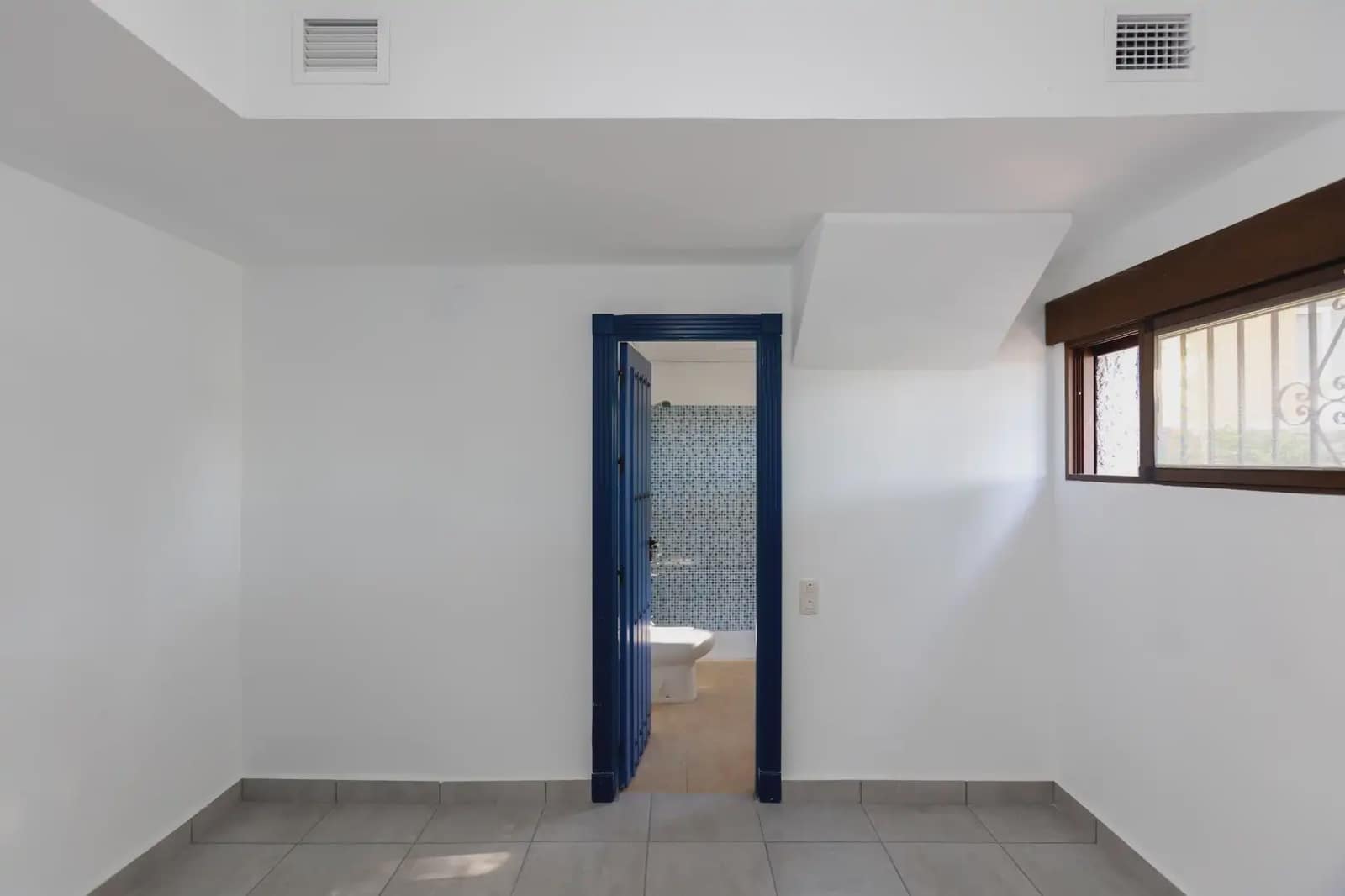 Villa for sale in Almunecar with pool garage - € 1,250,000 (Ref: 9837629)