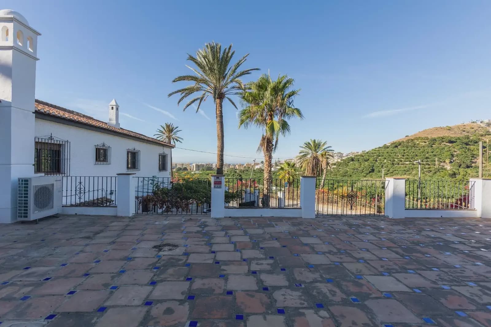 Villa for sale in Almunecar with pool garage - € 1,250,000 (Ref: 9837629)