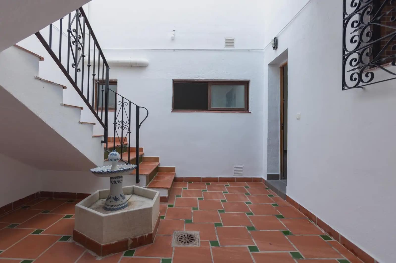 Villa for sale in Almunecar with pool garage - € 1,250,000 (Ref: 9837629)