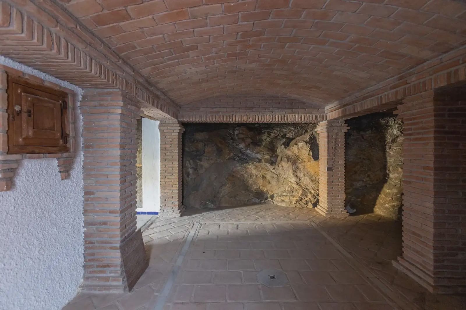Villa for sale in Almunecar with pool garage - € 1,250,000 (Ref: 9837629)